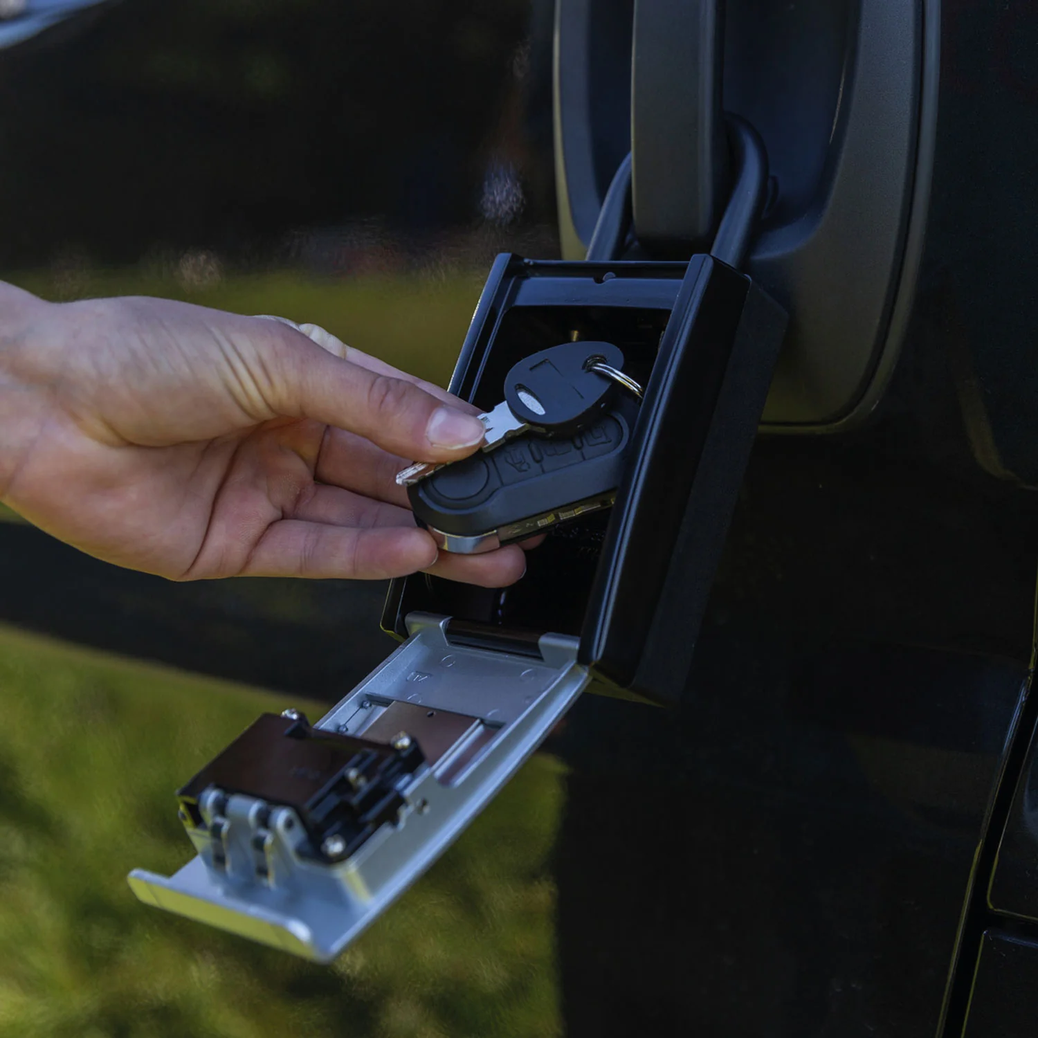 ABUS Keygarage 797 with 36mm Combination Shackle Lock - Image 6