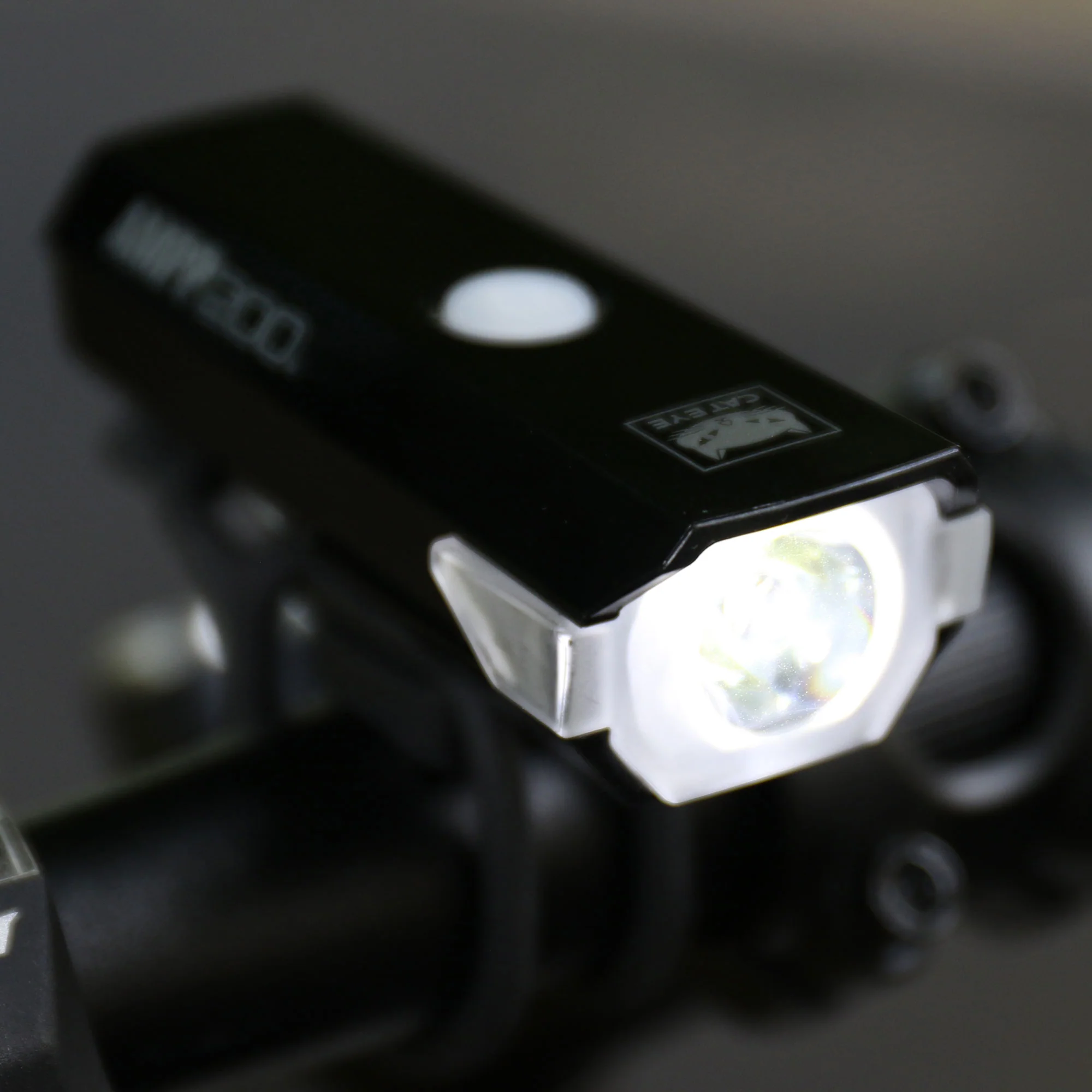 Cateye AMPP 200 Front Light - Image 3