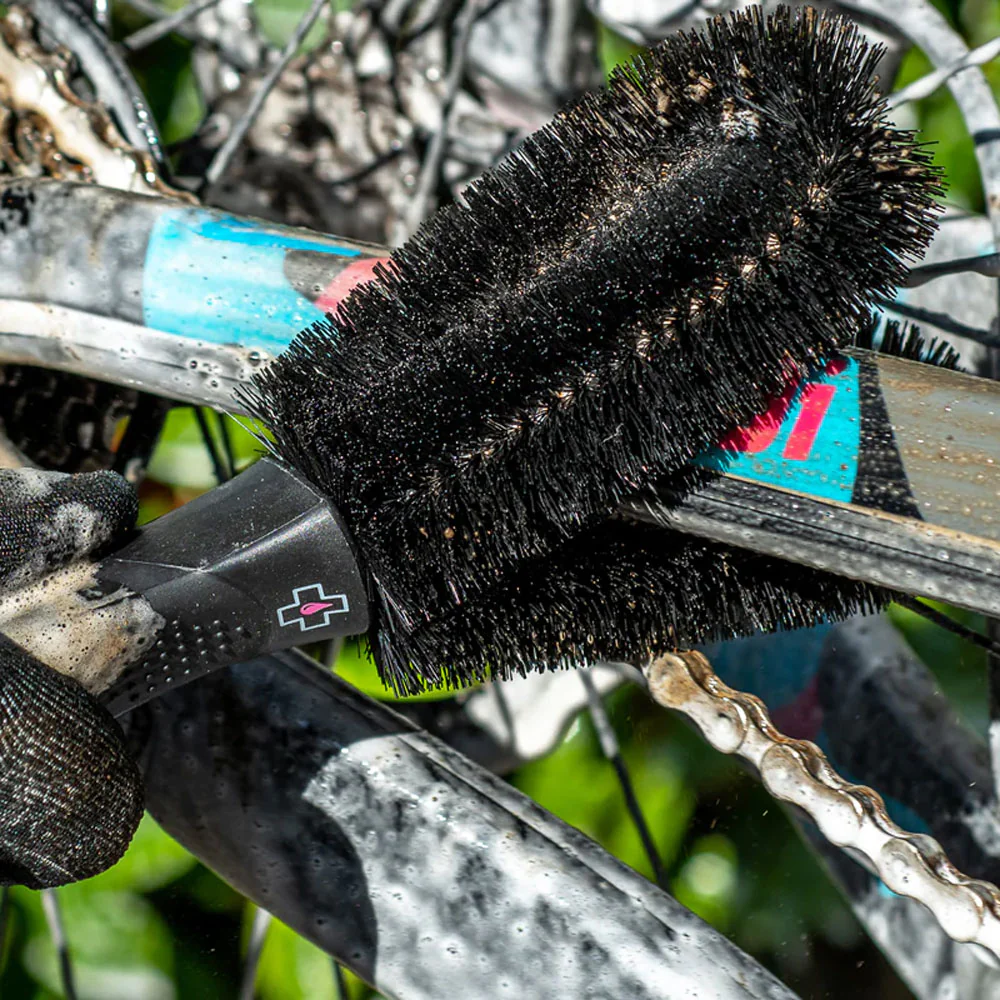 Muc-Off 2 Prong Brush - Image 3