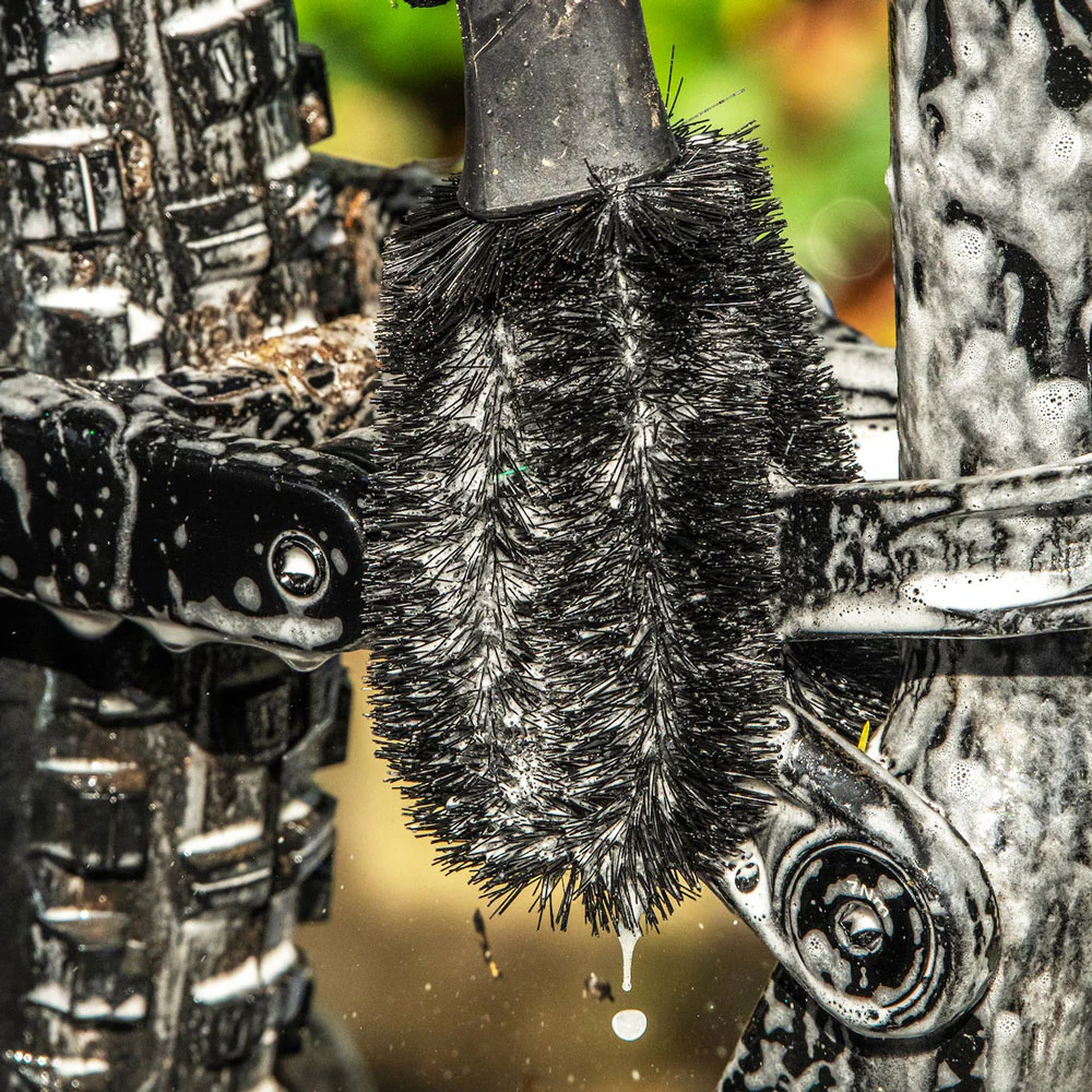 Muc-Off 2 Prong Brush - Image 4