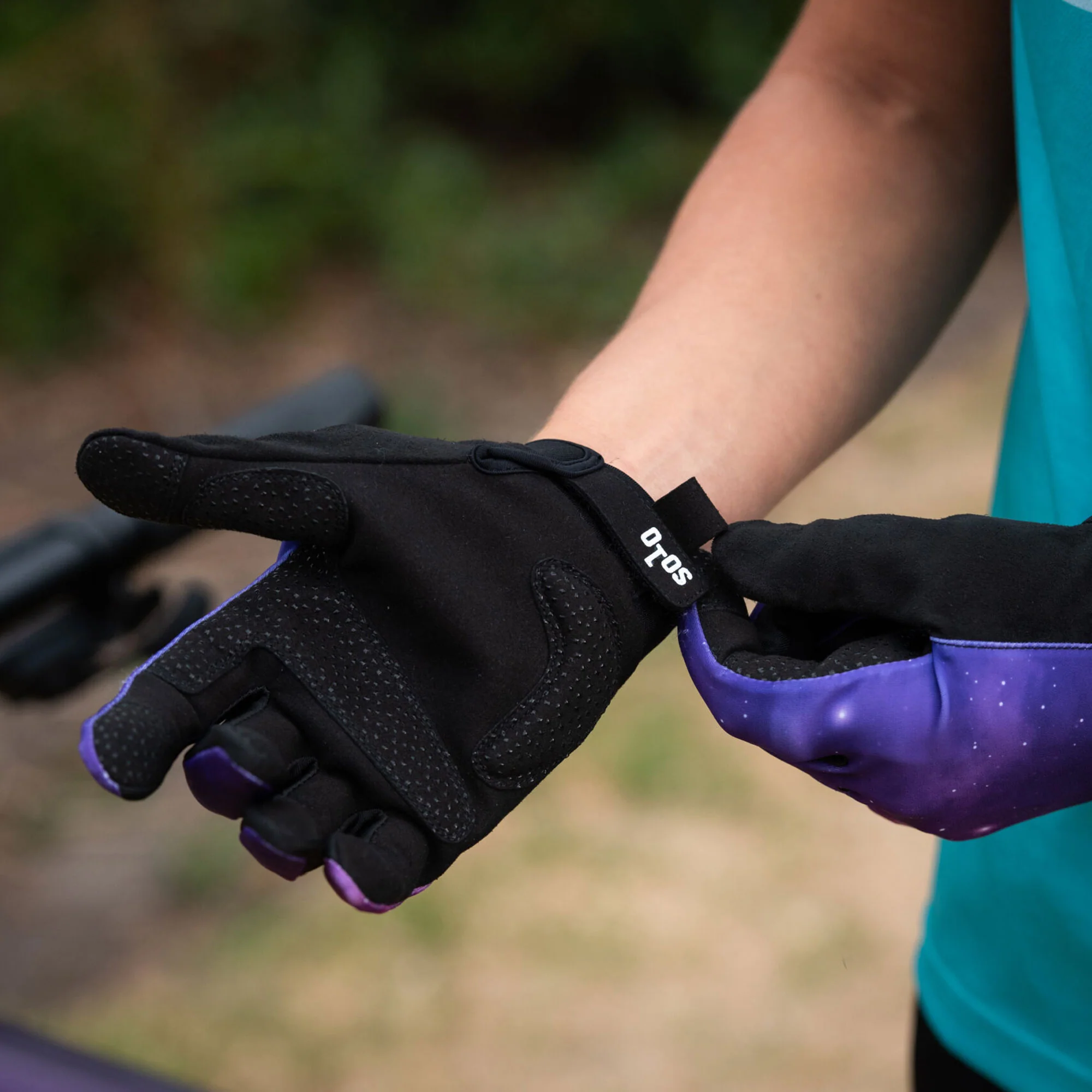 Solo Explore Long Finger Gloves - Image 6